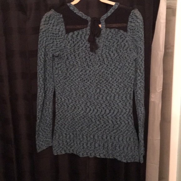 Women’s size Large Tiel sweater - Picture 2 of 2